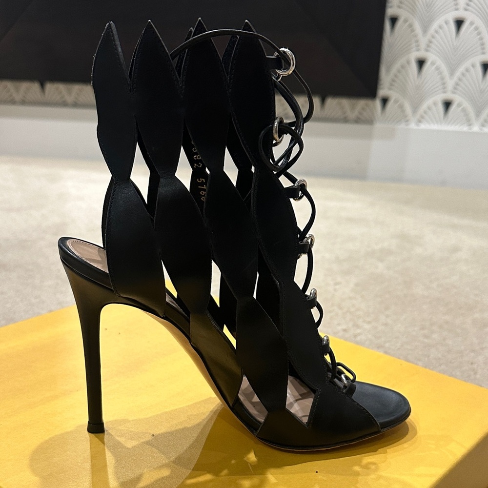 Gianvito Rossi Black Lace-Up Leather Heels Size 7 / IT 37